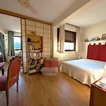 Daire Vintage Pied-a-terre - Eiffel Tower View *