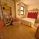 Vintage Pied-a-terre - Eiffel Tower View Paris