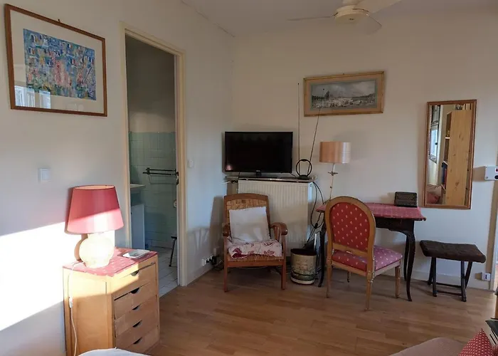 Vintage Pied-a-terre - Eiffel Tower View * Paříž