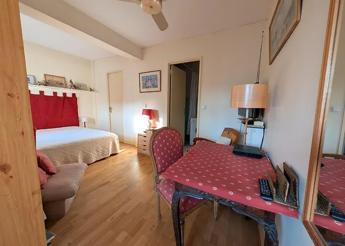 Vintage Pied-a-terre - Eiffel Tower View * Paříž