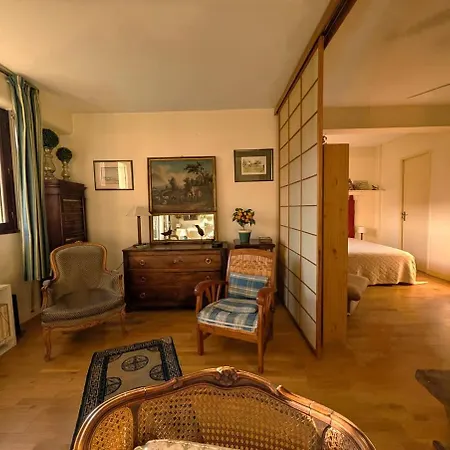 Vintage Pied-a-terre - Eiffel Tower View Lägenhet *