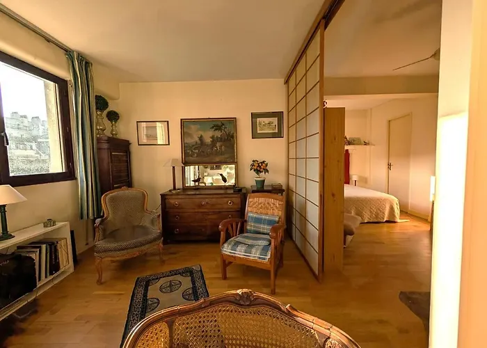 Vintage Pied-a-terre - Eiffel Tower View Daire *
