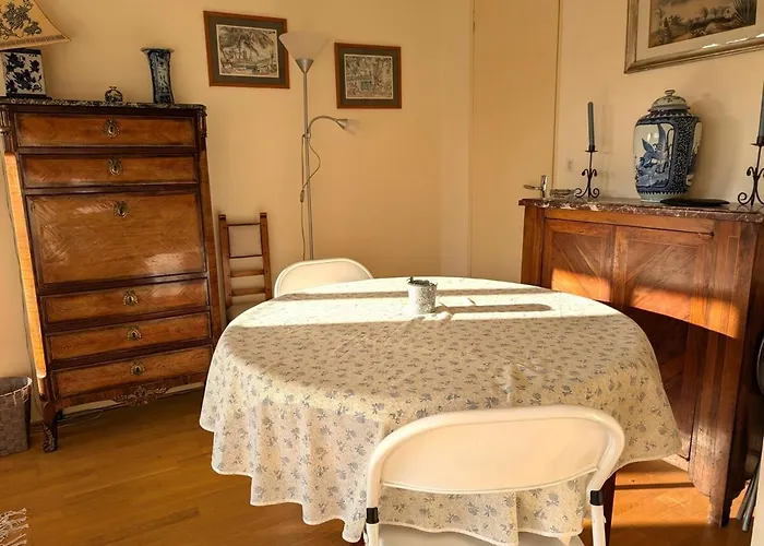 Daire Vintage Pied-a-terre - Eiffel Tower View